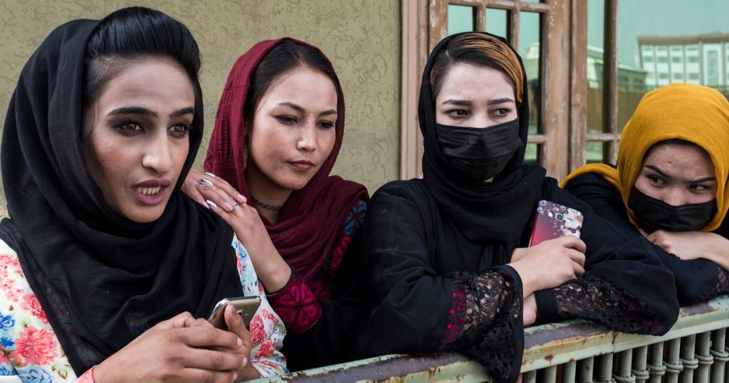 the-fall-of-kabul-through-the-eyes-of-the-women-who-survived-it