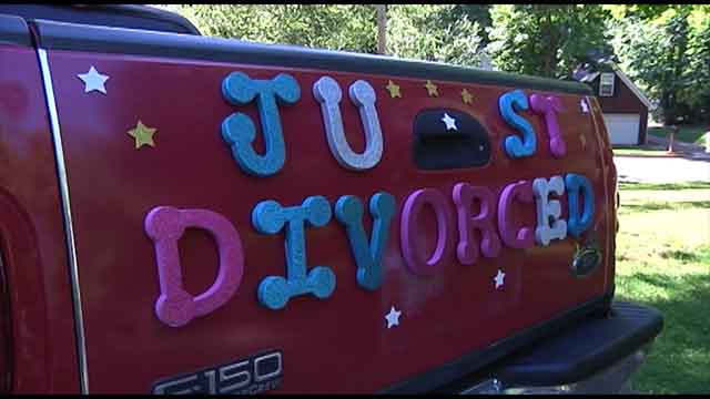 New divorcee celebrates in a unique way