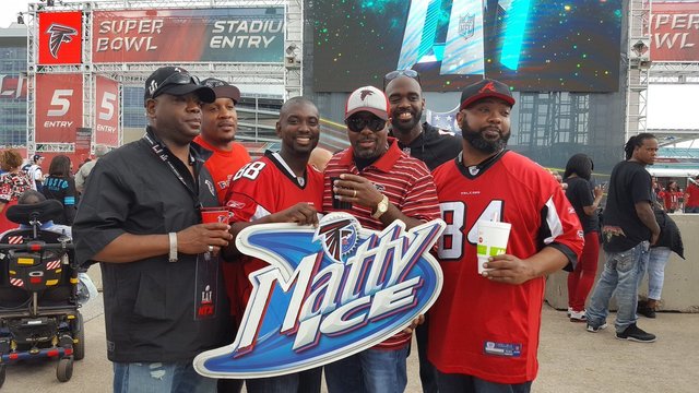 #FalconsOnFOX5 – Fans cheer for the Falcons