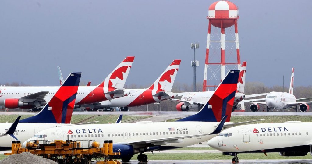 delta-tells-sick-flight-attendants:-“do-not-post”-on-social-media-or-notify-fellow-crew
