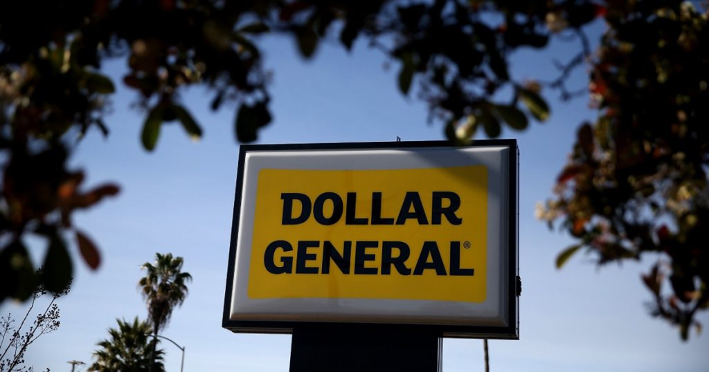 a-dollar-general-analyst-complained-about-store-workers-getting-screwed-he-got-fired.