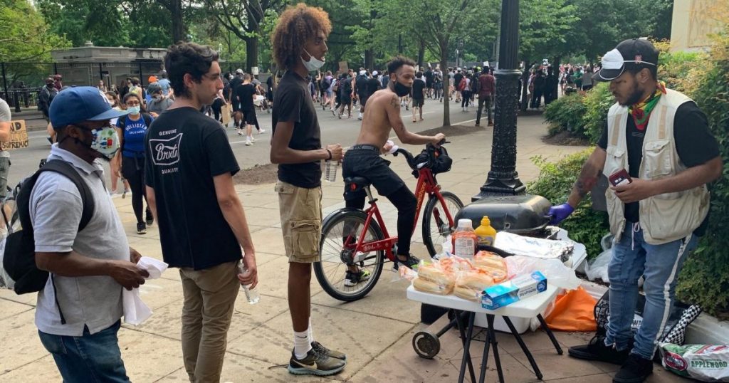 hot-dogs,-medical-supplies,-and-goggles—the-dc-streets-are-filled-with-donations-for-protesters