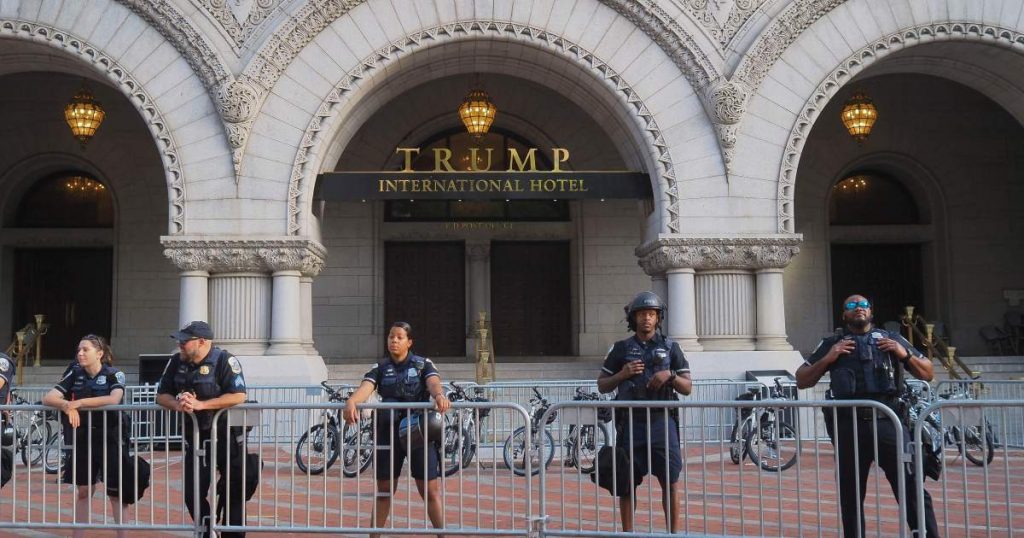 trump-hotel-tells-people-to-wear-masks-but-its-owner-won’t.