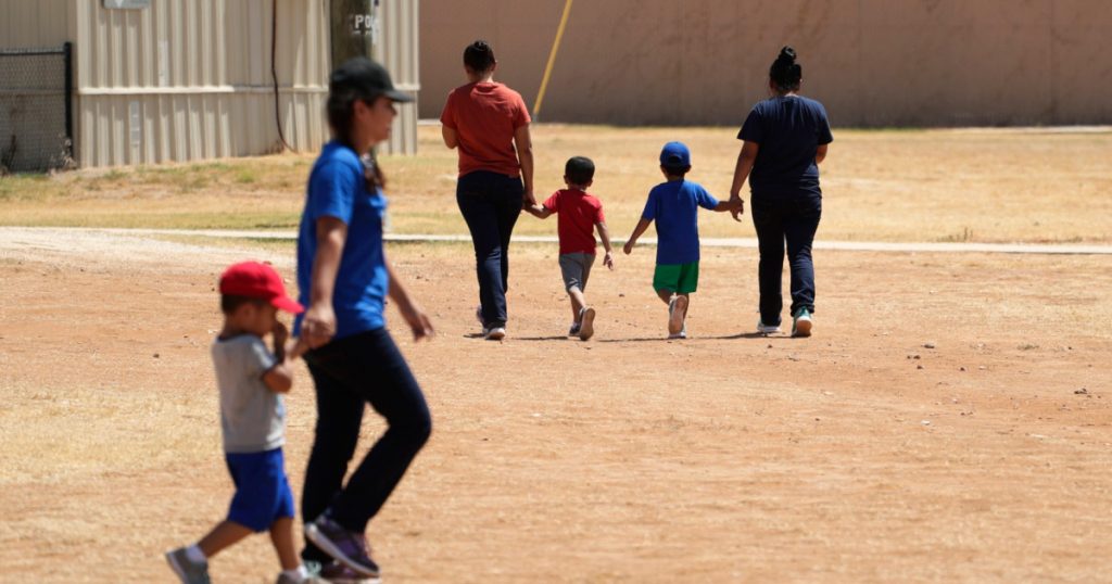 ice-has-to-release-kids-from-detention-it-refuses-to-let-their-parents-join-them.