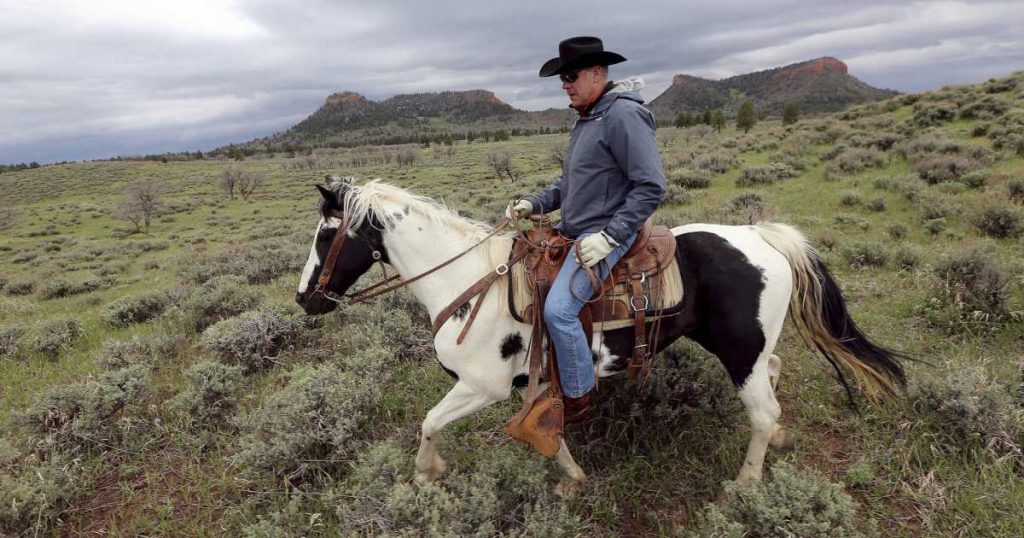 ryan-zinke’s-official-portrait-is-a-final-slap-in-the-face-for-native-american-tribes