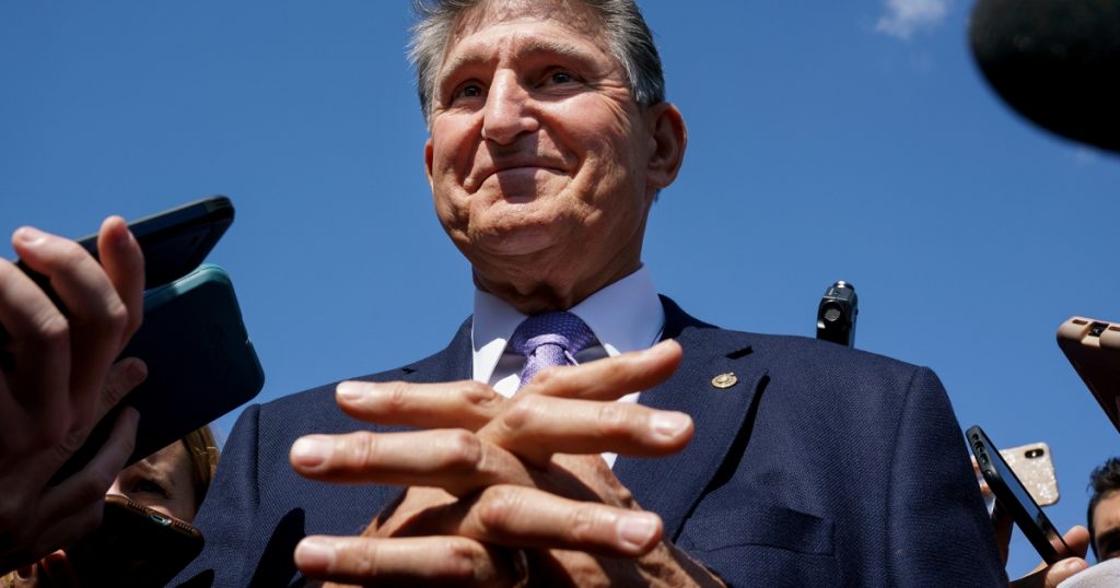 a-closer-look-at-joe-manchin’s-ties-to-the-fossil-fuel-industy
