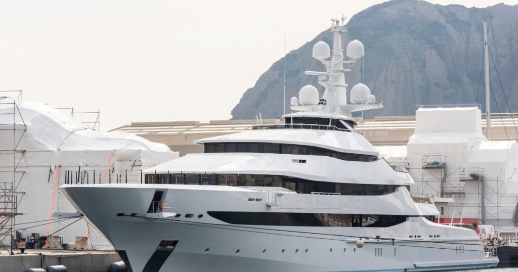 russian-oligarchs-are-hurrying-their-jets-and-yachts-to-safety-america-is-letting-them.