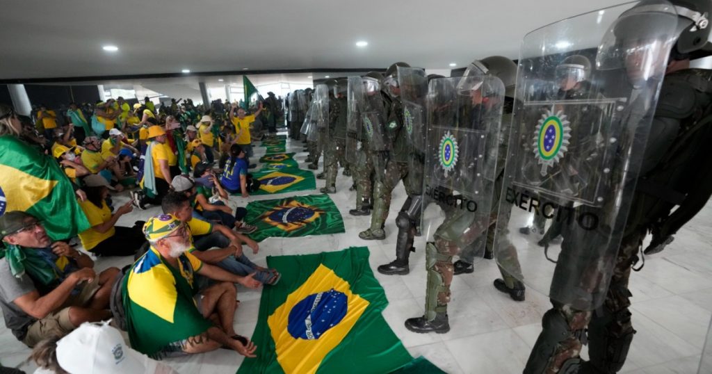 a-law-signed-by-bolsonaro-paved-the-way-for-authorities-to-prosecute-his-insurrectionists