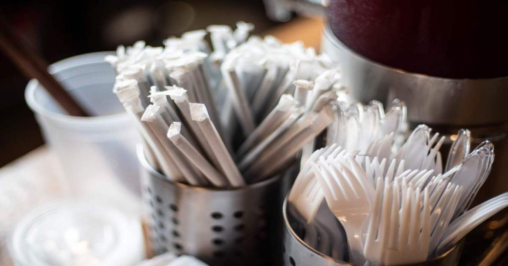 england-will-ban-single-use-cutlery-and-plates