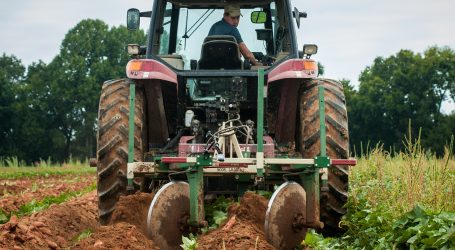 Foreign ownership of U.S. farmland probed at U.S. Senate hearing