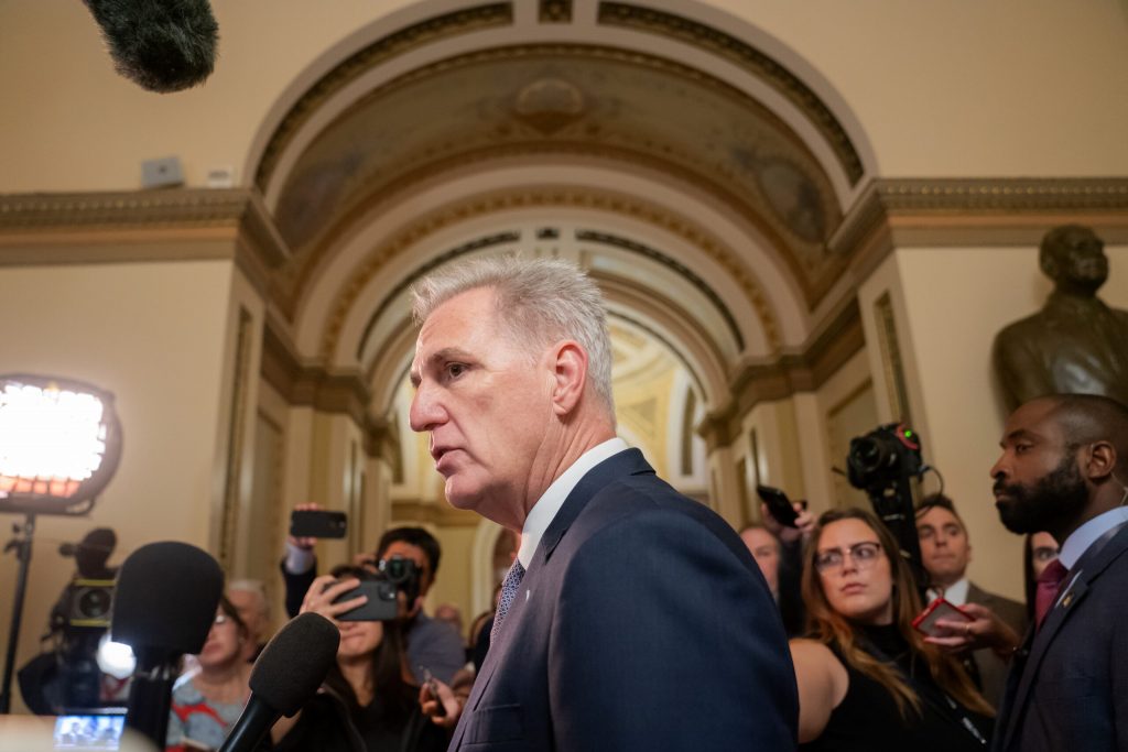former-speaker-kevin-mccarthy-to-exit-congress,-along-with-a-flock-of-other-lawmakers