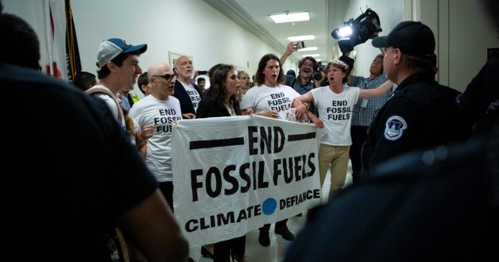a-new-breed-of-climate-protesters-vows-to-take-the-fight-to-us-political-“cowards”