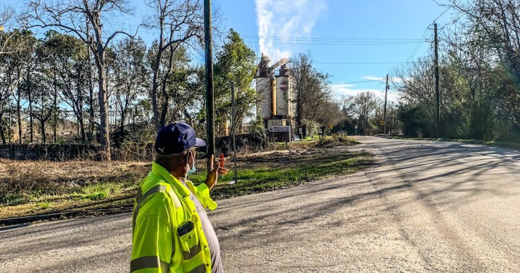 black-alabamans-urged-officials-to-stop-a-plant-polluting-their-neighborhood