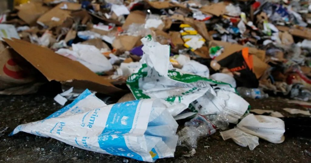 amazon-is-capable-of-reducing-plastic-waste-in-the-us.-so-why-isn’t-it?