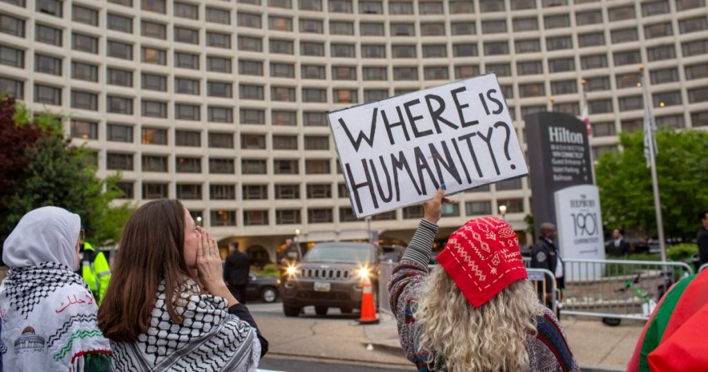“shame-on-you!”:-anti-war-protesters-picket-white-house-correspondents’-dinner