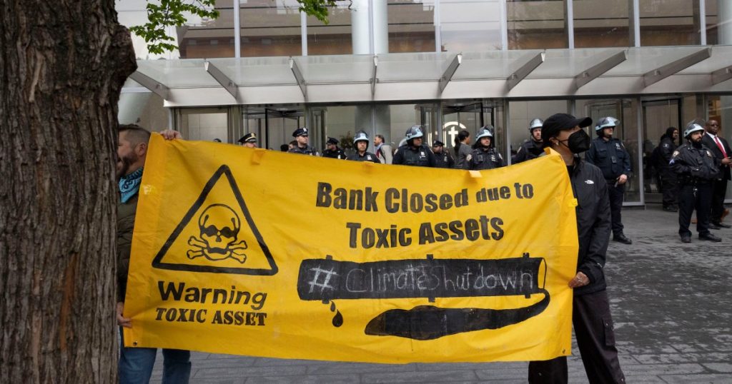 report:-since-paris,-banks-have-channeled-$6.9-trillion-to-fossil-fuel-firms