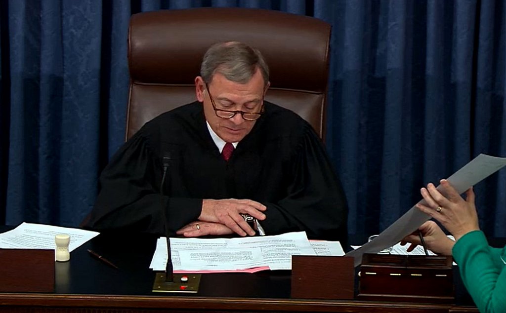 us.-supreme-court-chief-declines-to-discuss-alito-flag-uproar,-ethics-with-senate-dems