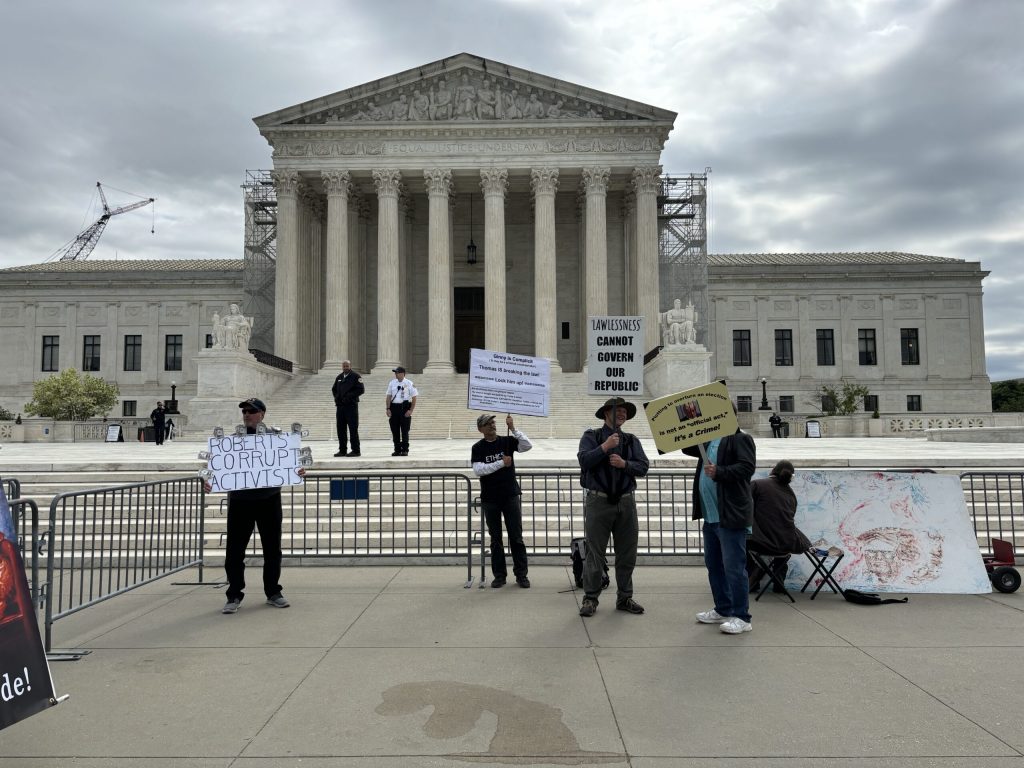 biden-urges-term-limits-for-us.-supreme-court-justices,-new-ethics-rules
