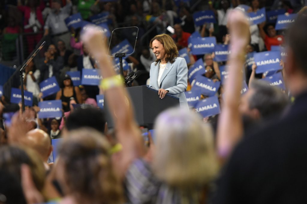 harris-challenges-trump-at-boisterous-georgia-state-rally-to-‘say-it-to-my-face’-in-debate-dare