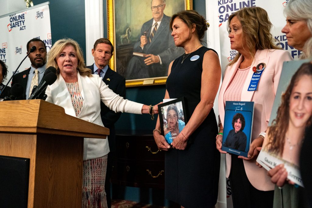 in-rare-bipartisan-vote,-us.-senate-passes-package-aimed-at-protecting-kids-online