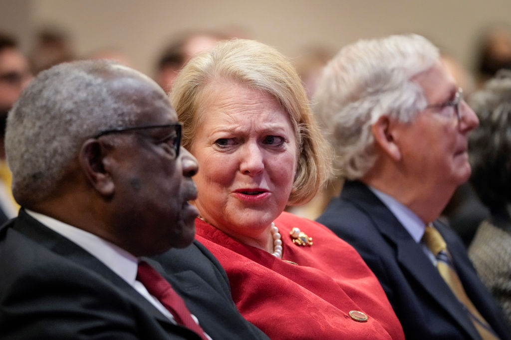 chair-of-us.-senate-tax-panel-probes-gop-megadonor’s-travel-gifts-to-clarence-thomas