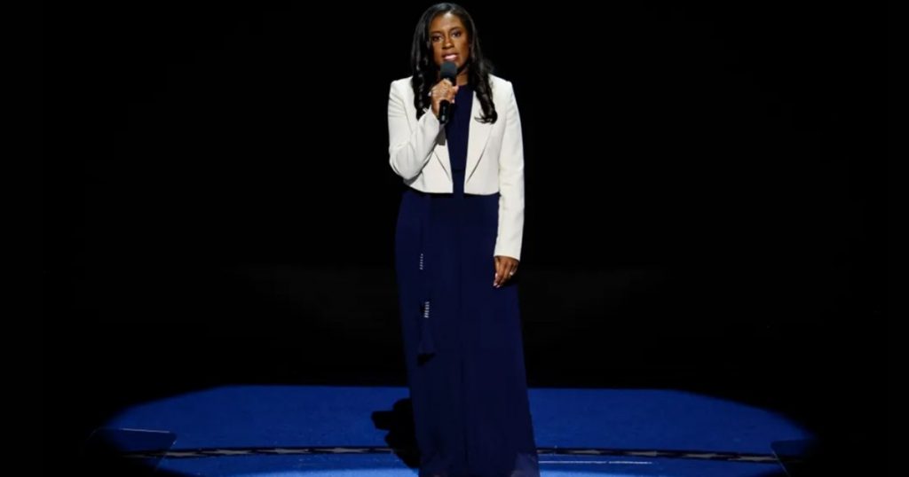 she-was-denied-care-for-a-miscarriage-now-she’s-campaigning-with-kamala-harris.