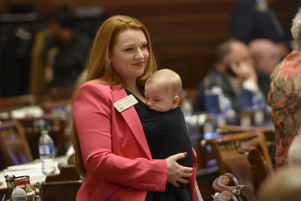 number-of-moms-with-young-children-in-georgia-legislature-grows,-still-lags-state-population